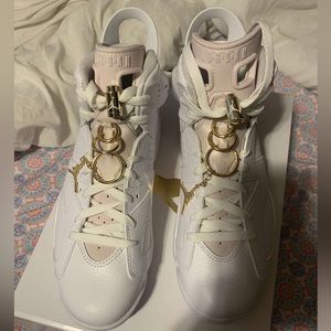 Jordan 6 Retro (Gold Hoops)